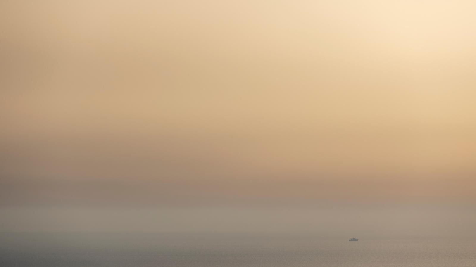 Das Bild zeigt ein Patrouillenboot im südlchen Mittelmeer zwischen Italien und Tunesien.