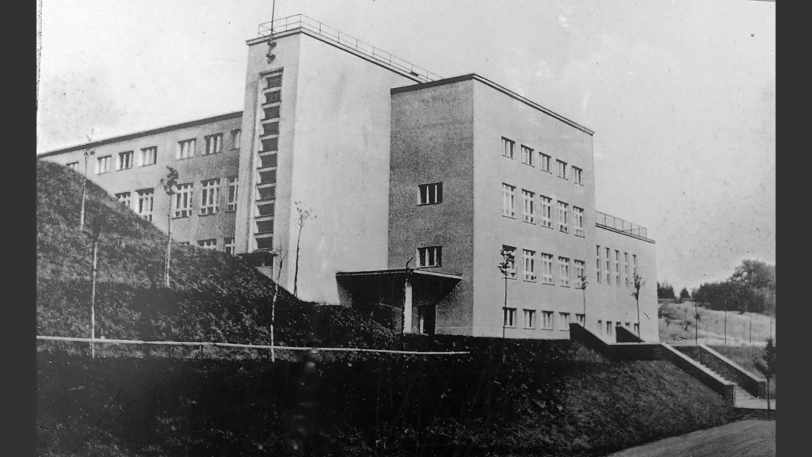 Ansicht Schulgebäude von Süd-Westen