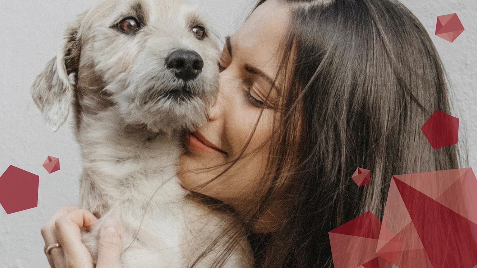 Yasmina Aust mit Hund im Arm