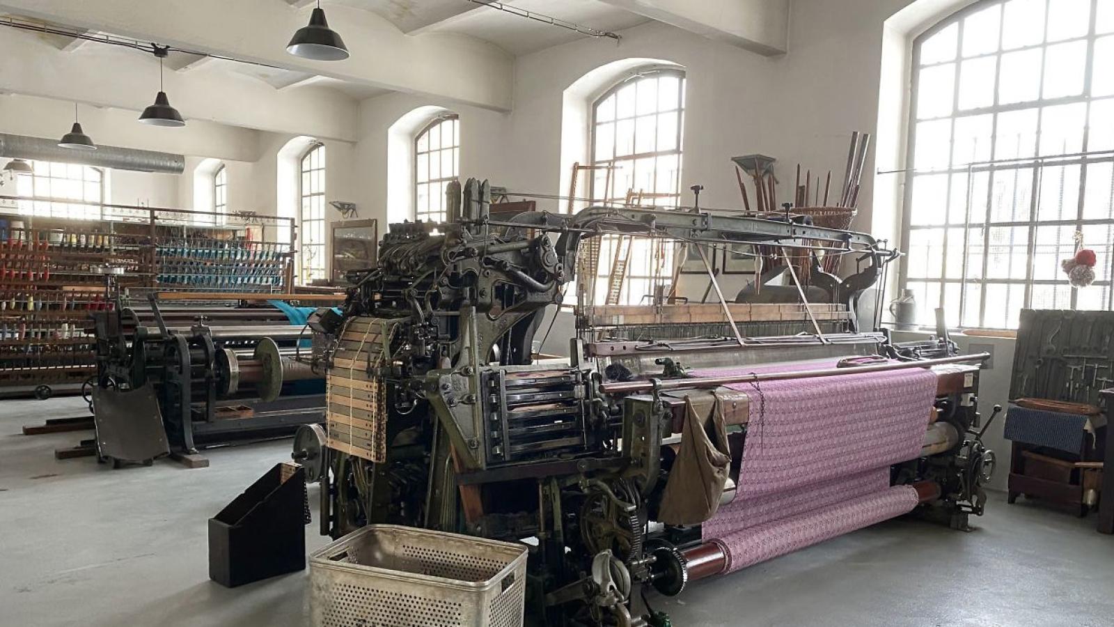 Innenansicht Brandenburgisches Textilmuseum mit Maschinen