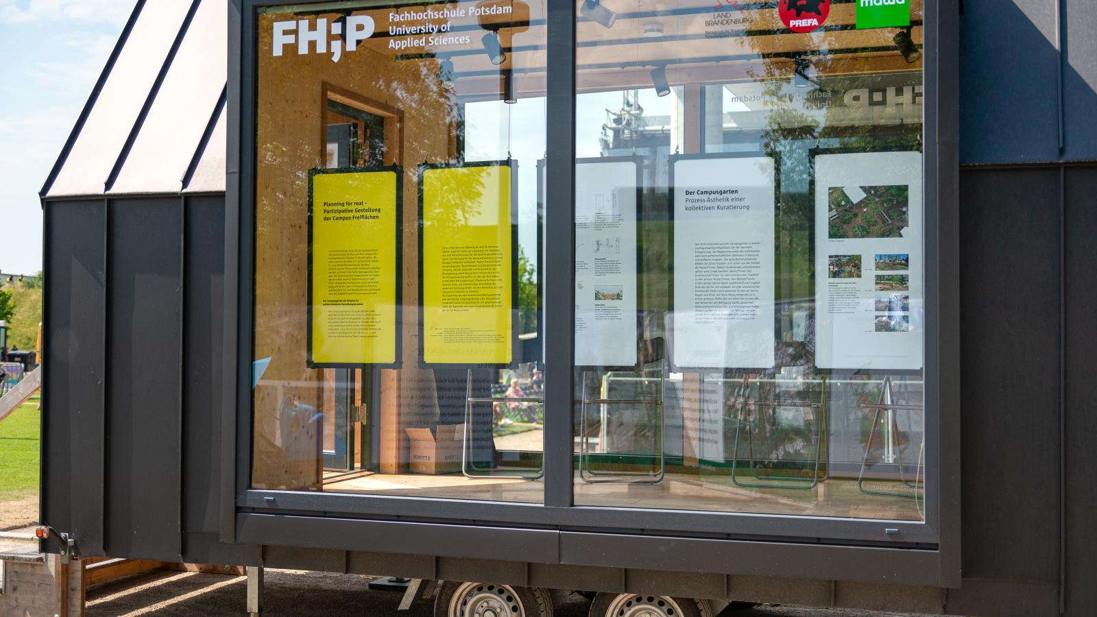 Das FHP Mobil präsentiert das Projekt "Planning for real" bei DREISSIG!, dem Fest zum Jubiläum des dreißigjährigen Bestehens des Stadtteils Potsdam Bornstedt im Volkspark Potsdam