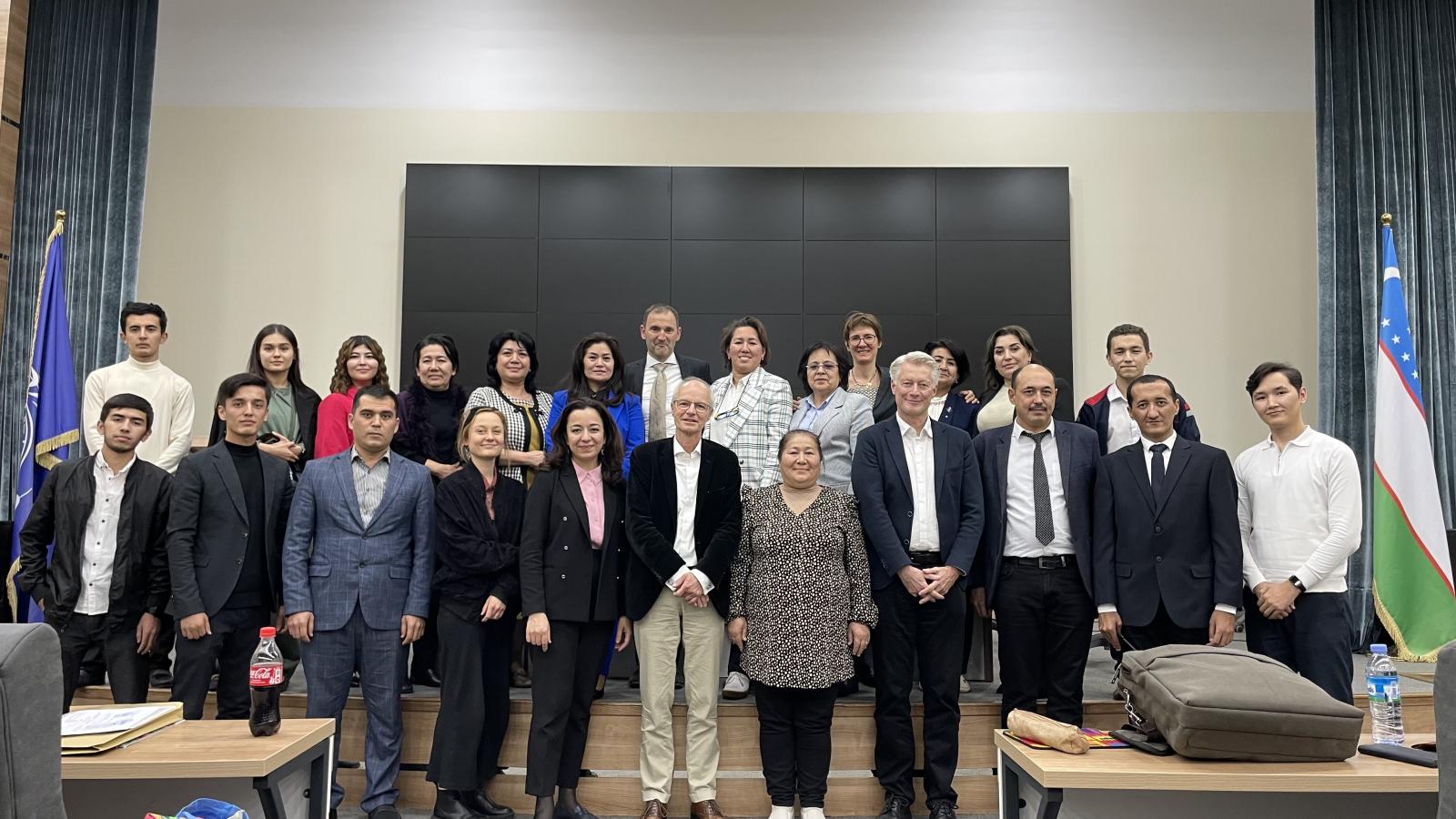Gruppenfoto der Teilnehmenden der Netzwerkkonferenz in Taschkent