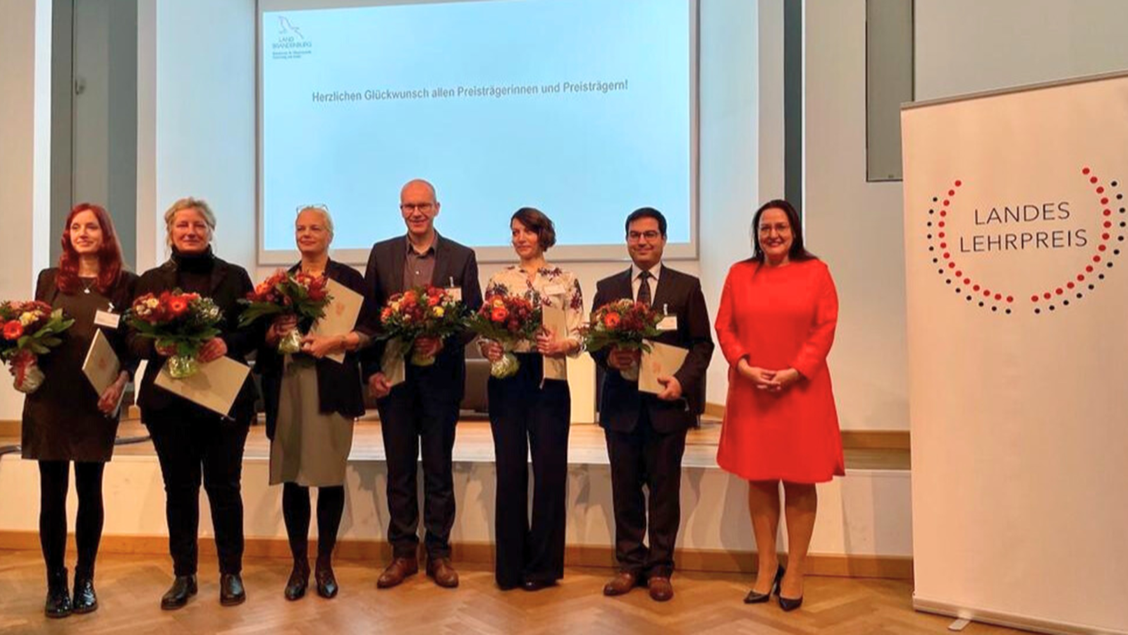 Verleihung des Landeslehrpreises 2023 für den "Zertifikatskurs Forschungsdatenmanagement für Studierende" durch Dr. Manja Schüle