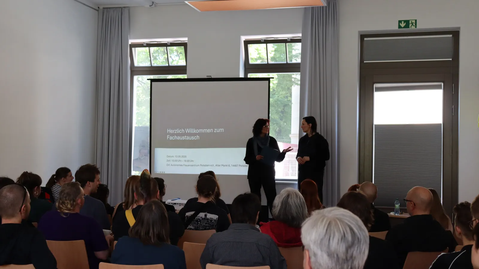 Foto der Willkommensrunde auf der Fachtagung