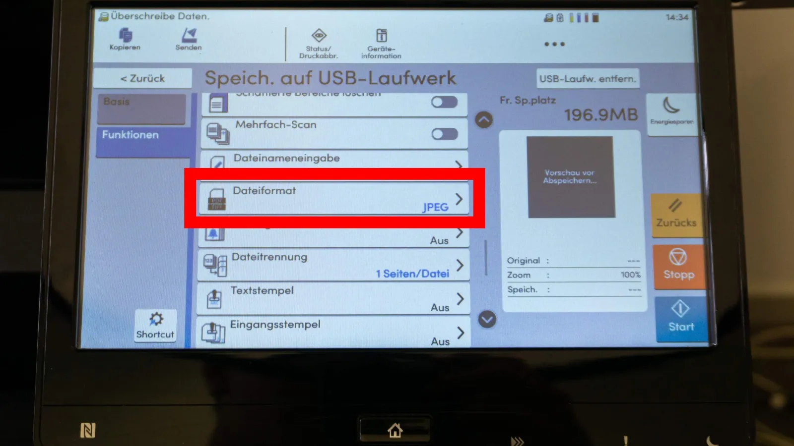 Bedienfeld eines Multifunktionsdruckers im Funktionen-Menü, der Bereich „Dateiformat“ ist rot markiert.