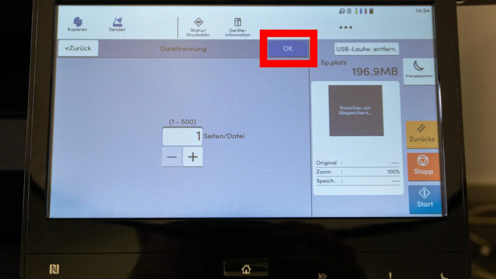 Bedienfeld eines Multifunktionsdruckers im Dateitrennungs-Menü, der Bereich "OK" ist rot markiert.