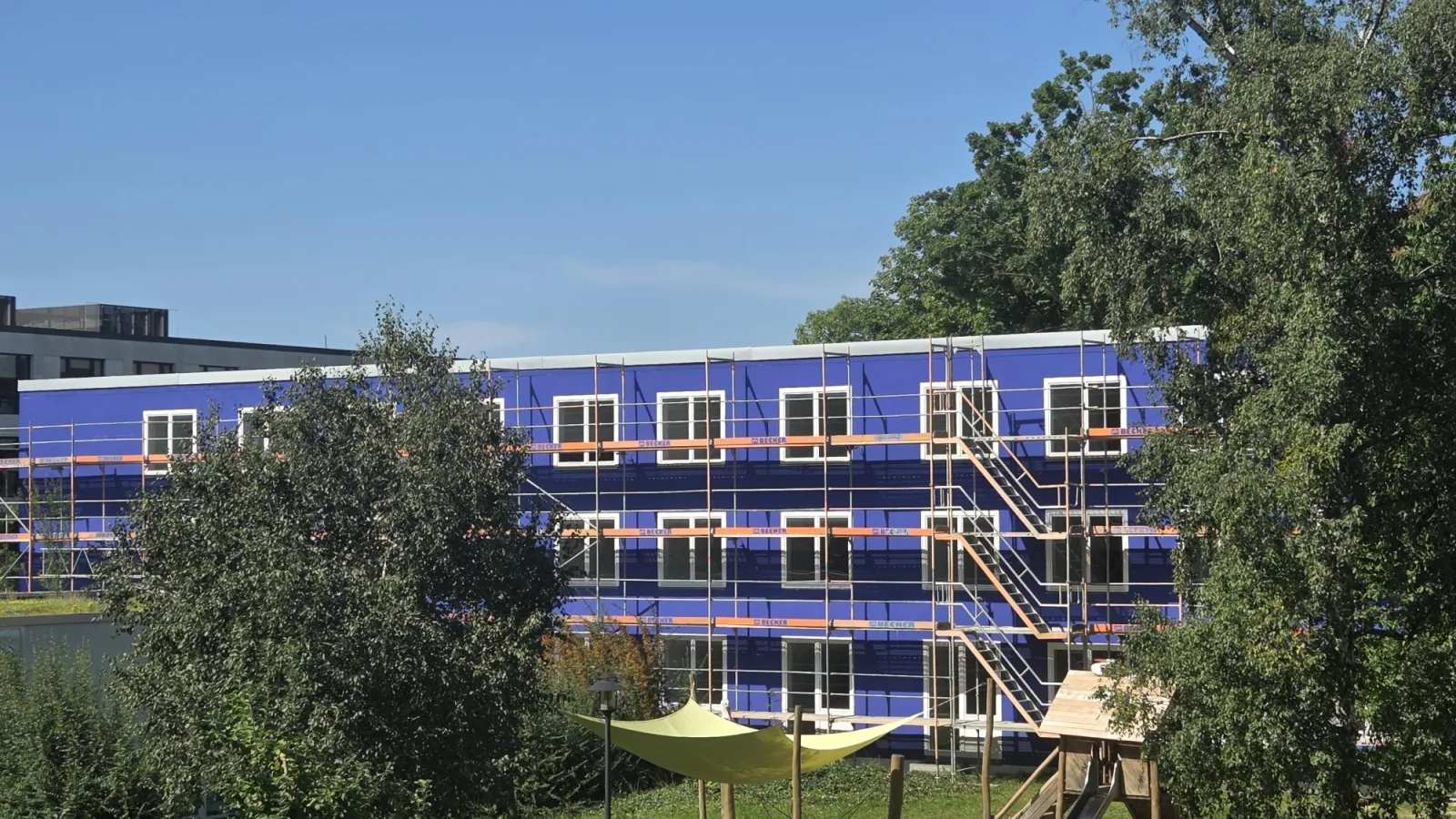 Das Internationale Begegnungszentrum auf dem Gelände der Fachhochschule Potsdam in der Bauphase mit Gerüst