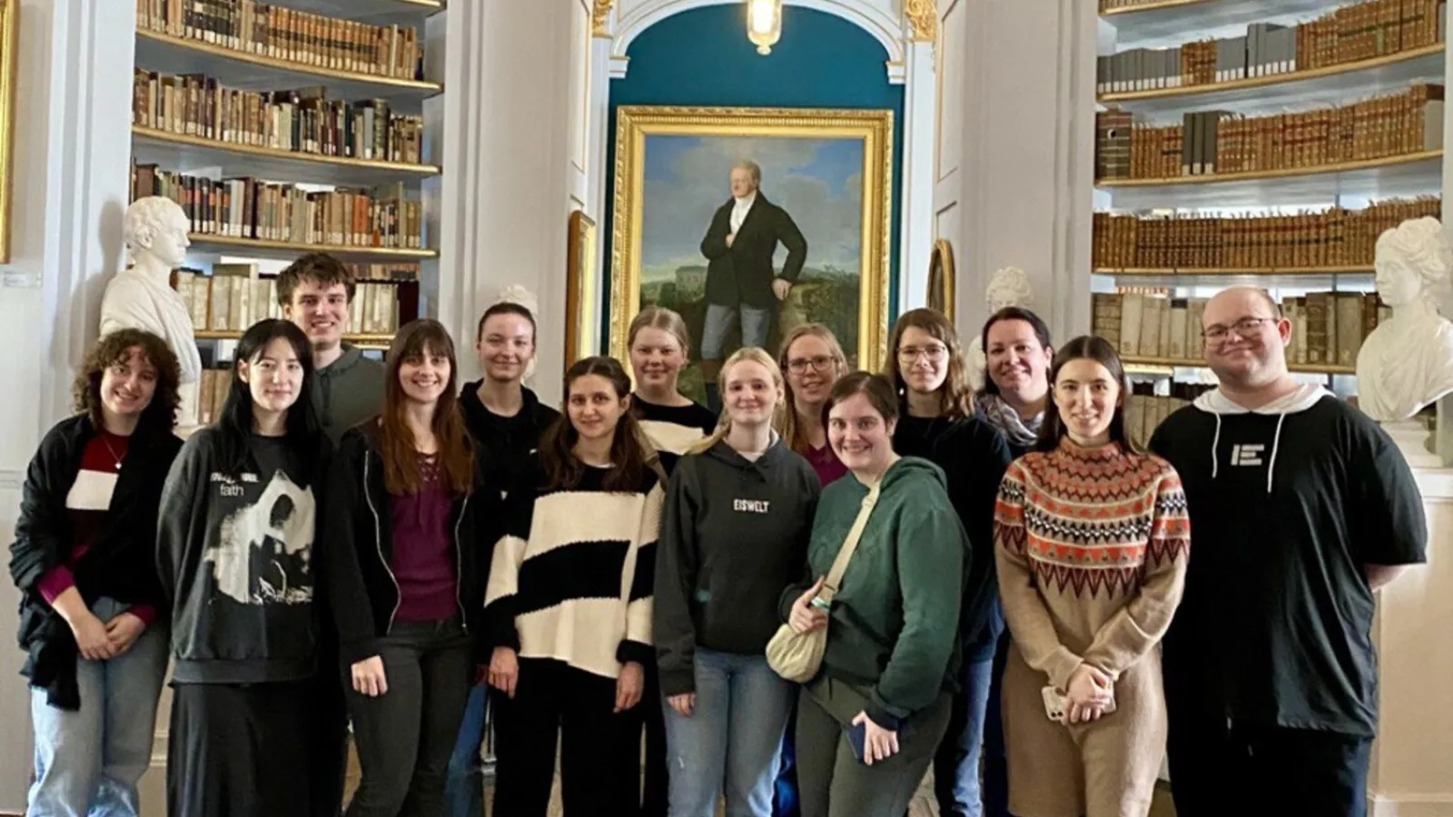Studierende des Bachelorstudiengangs Bibliothek in der Herzogin Anna Amalia Bibliothek