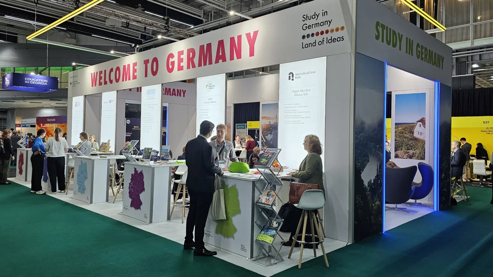 Messestand Menschen Am Deutschlandstand