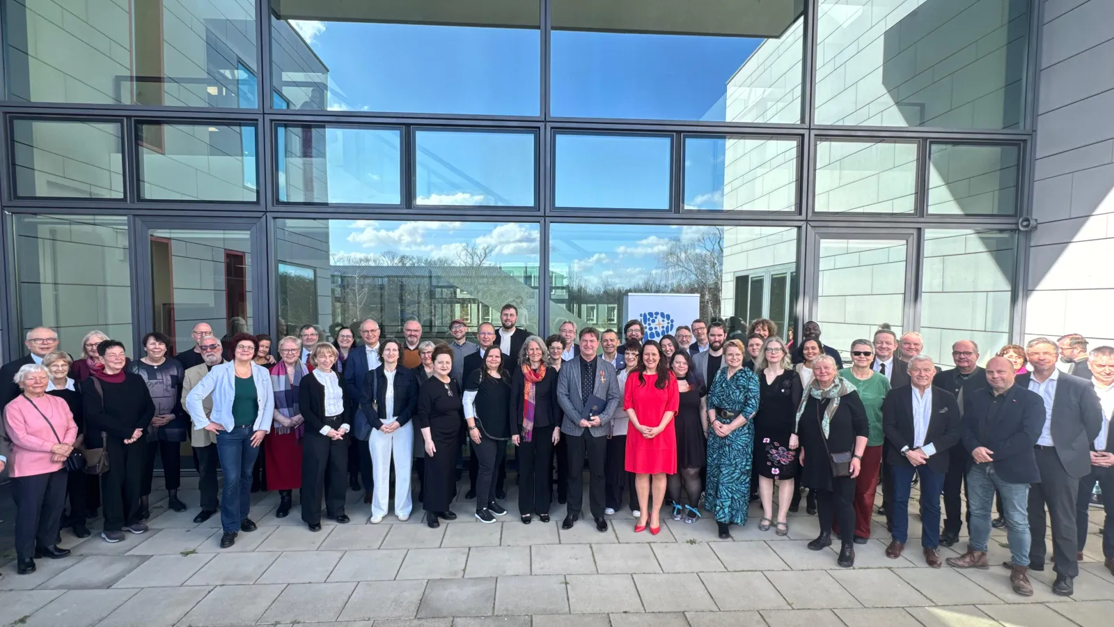 Gruppenfoto bei der Verleihung des Bundesverdienstkreuzes an Prof. Dr. Knut Andreas