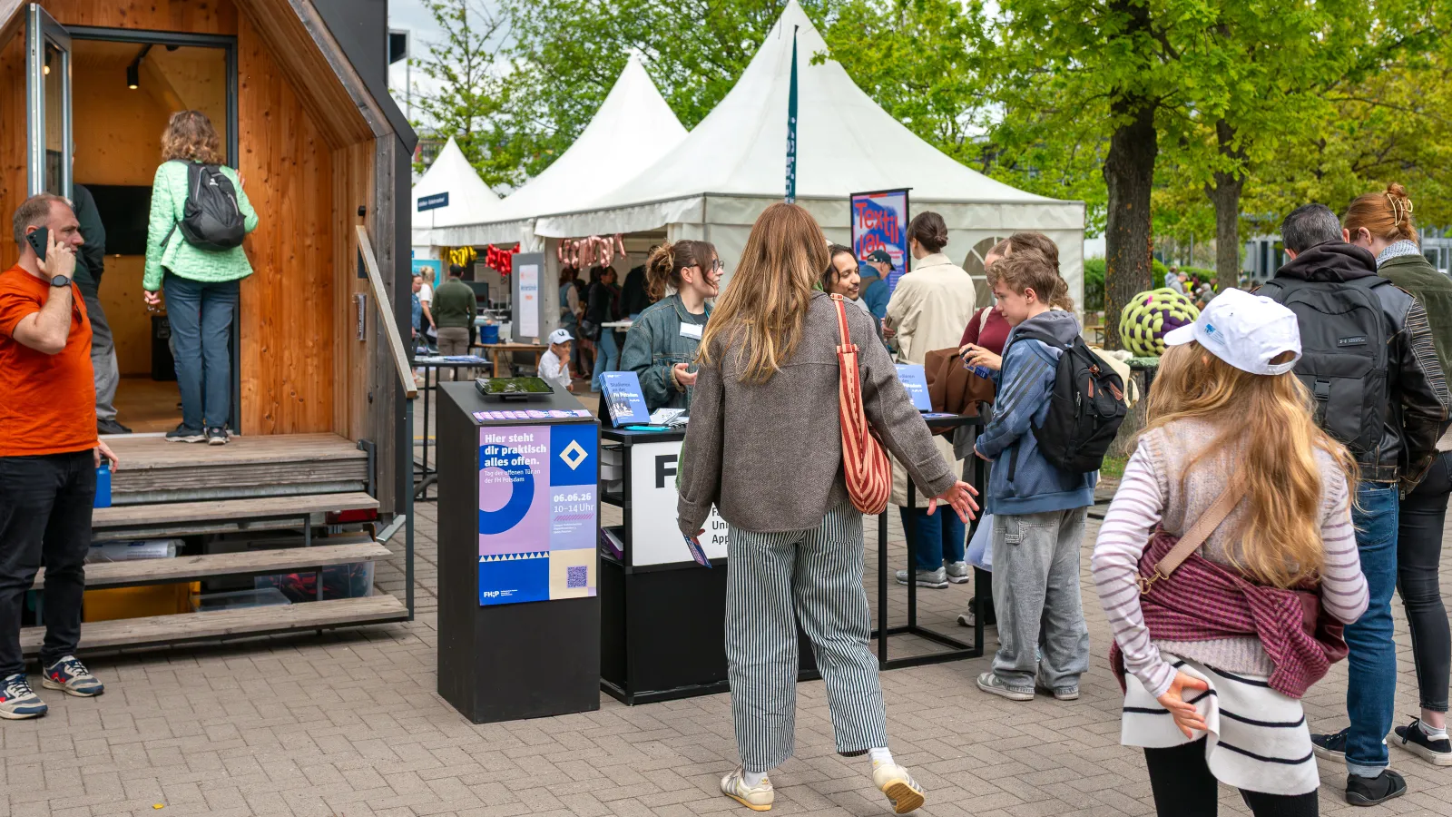 Foto des Auftritts der Fachhochschule Potsdam beim Potsdamer Tag der Wissenschaften 2026