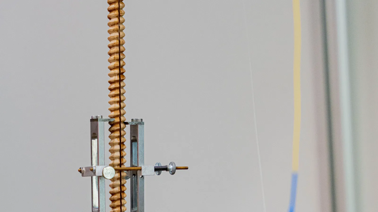 Holzprofilstab im Messsystem