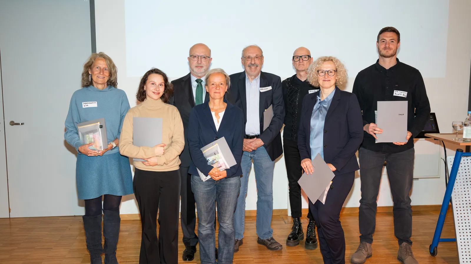 Gruppenbild der Urkundenverleihung an Förder*Innen Deutschlandstipendium mit dabei Frau Schmitt-Rodermund