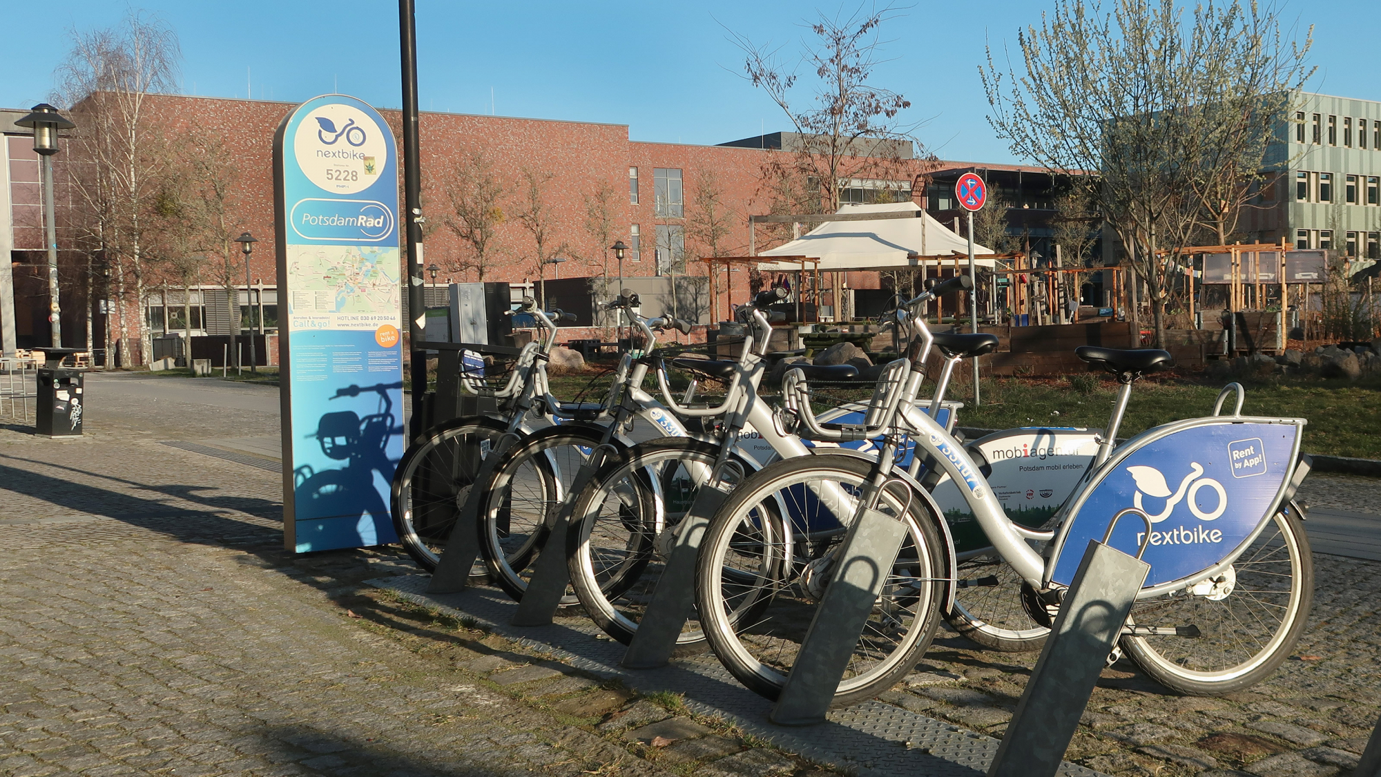 Fahrrad-Station von nextbike auf dem Campus der FH Potsdam