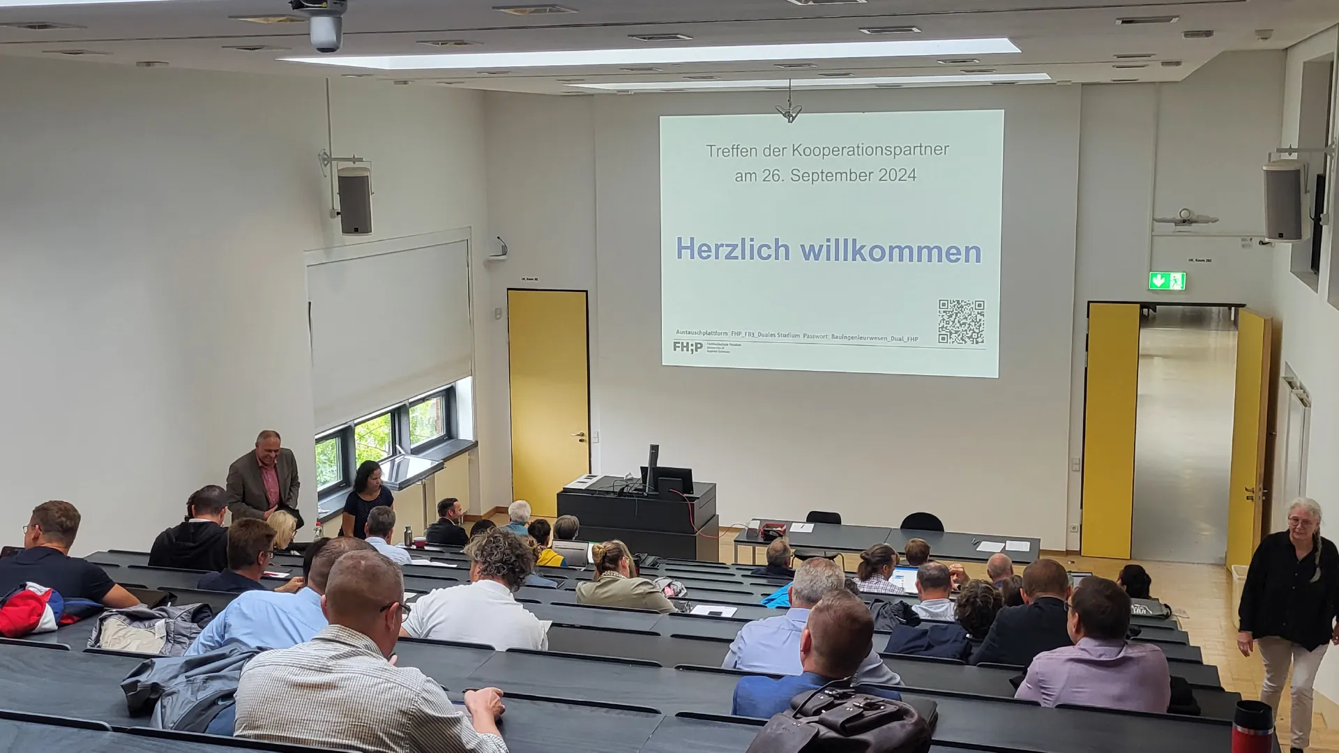 Hörsaal voller Menschen