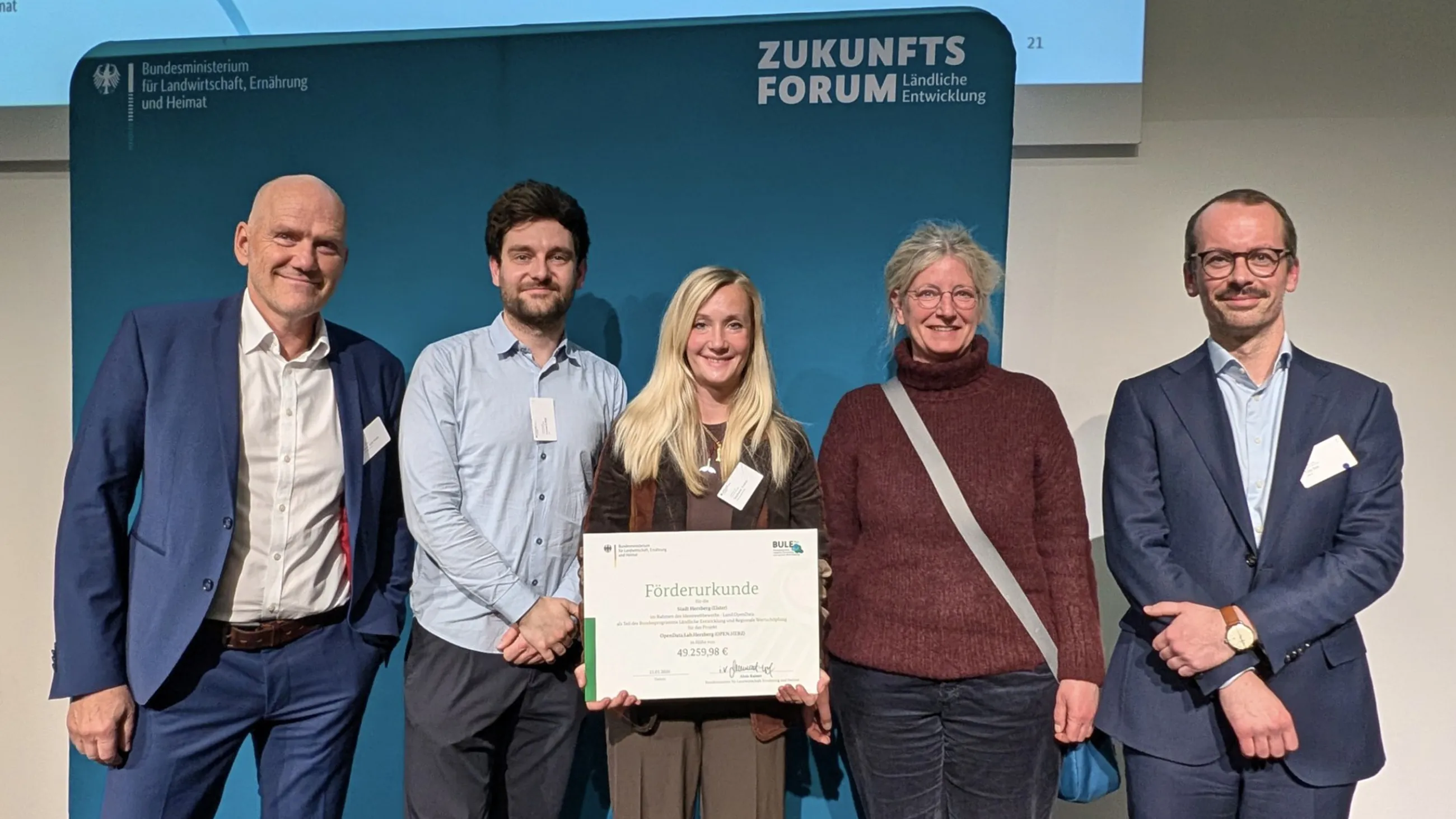 Förderbescheidübergabe an die Projektverantwortlichen für das das Open-Data-Projekt „OPEN_HERZ“ im Rahmen des 19. Zukunftsforum Ländliche Entwicklung 2026 in Berlin