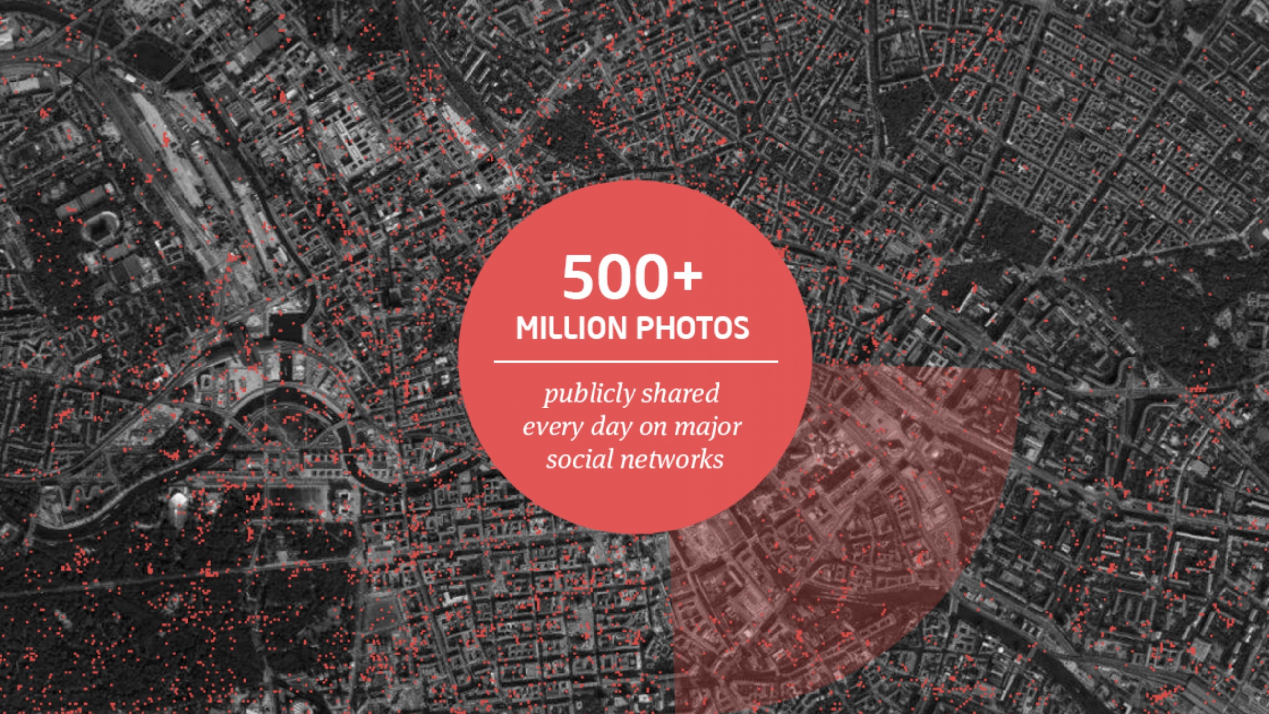 Standortkarte mit täglich in social networks geteilten Bilder. Hervorgehoben wird, dass über 500 Millionen Fotos täglich in den größten sozialen Netzwerken geteilt werden.