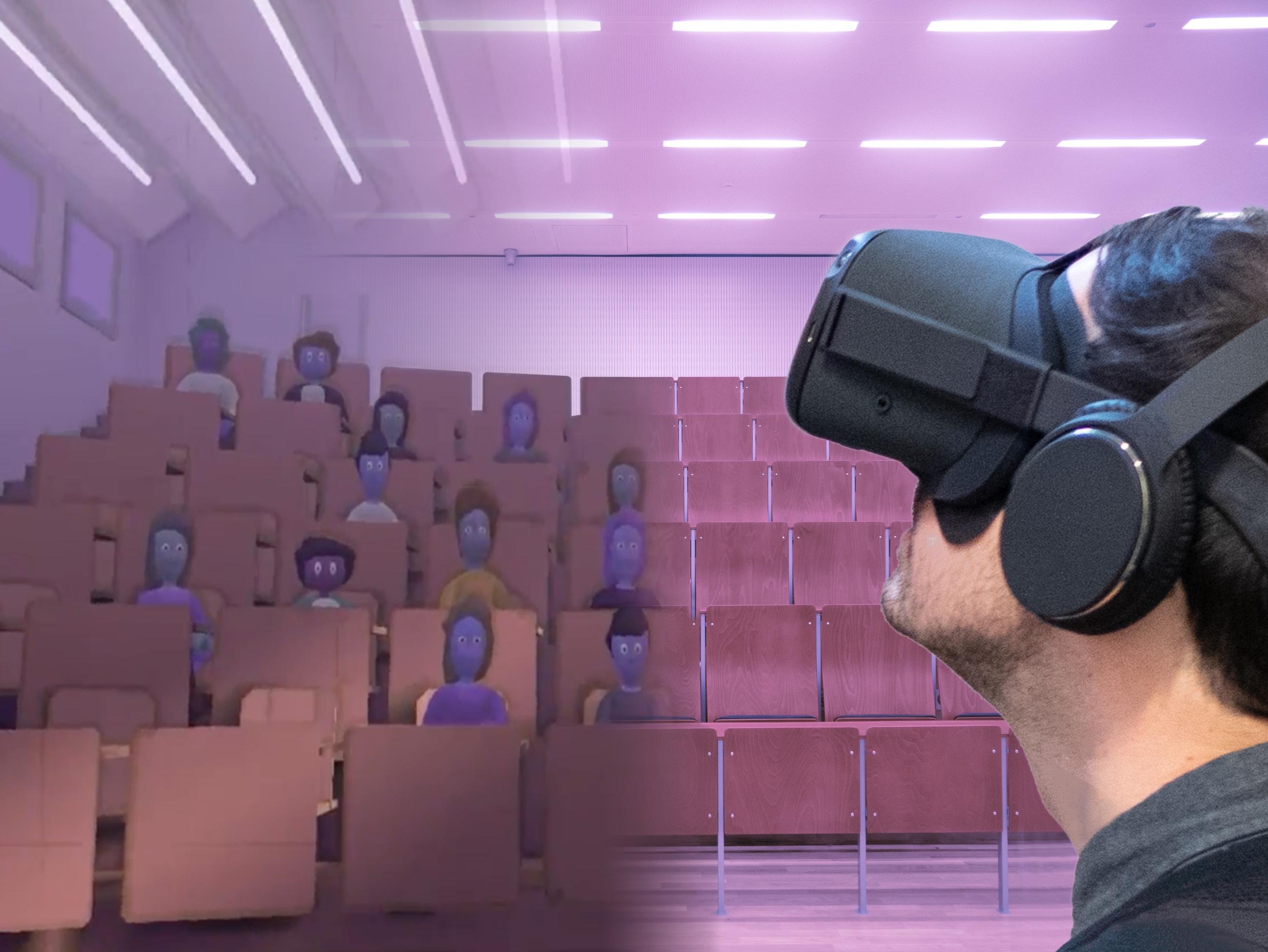 Person VR-Brille in einem Vorlesungssaal