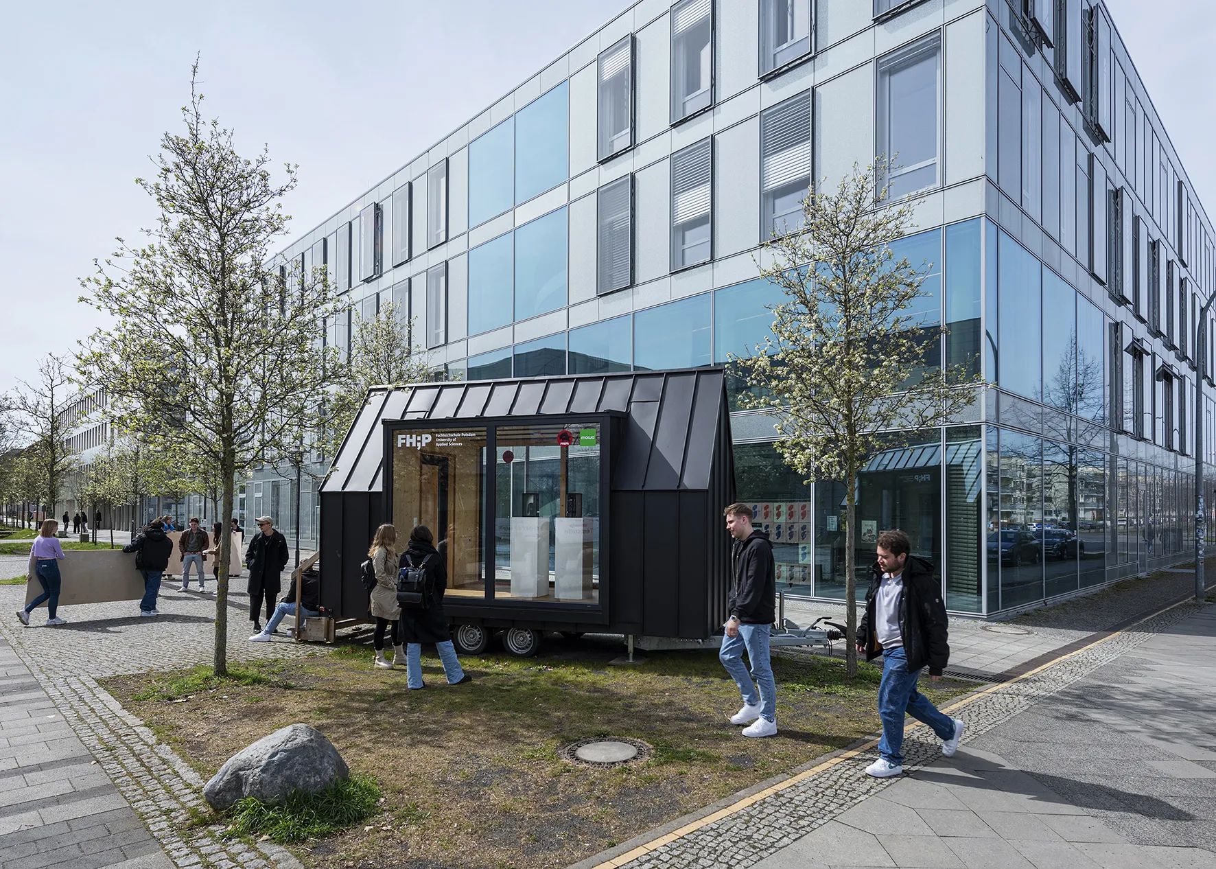 Außenansicht vom Designgebäude Haus D der FH