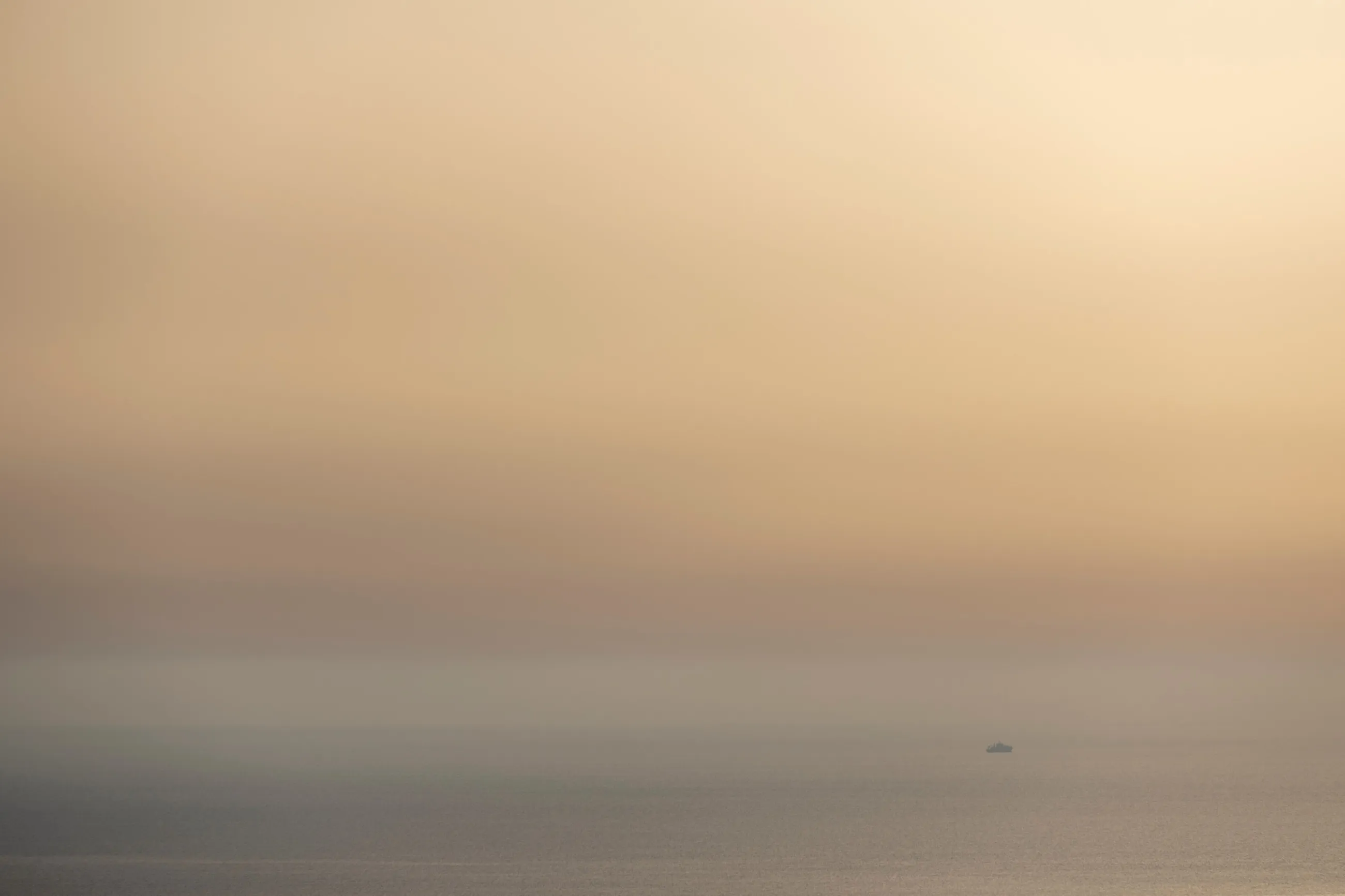 Das Bild zeigt ein Patrouillenboot im südlchen Mittelmeer zwischen Italien und Tunesien.