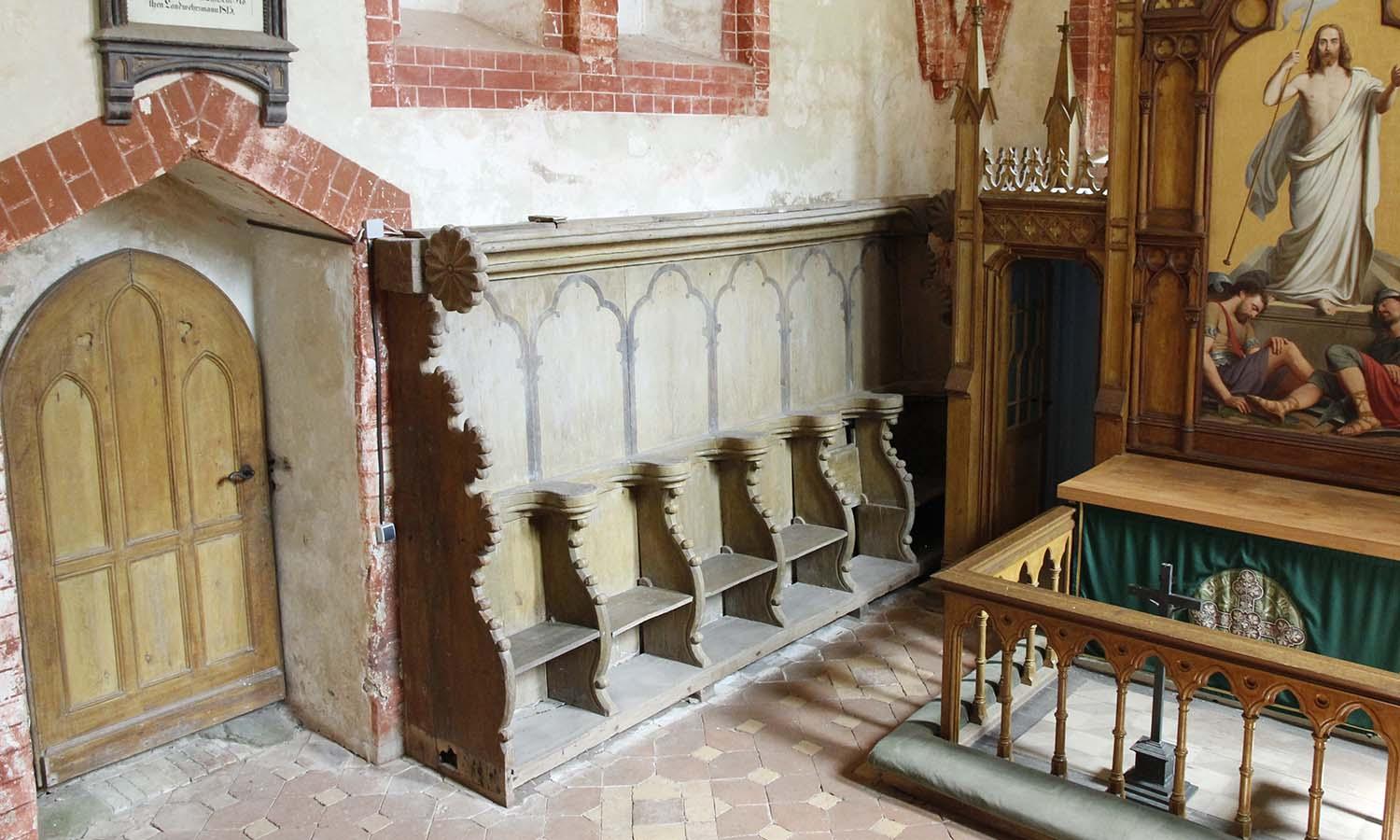 Photo of the wooden stall of the church in Gängelow