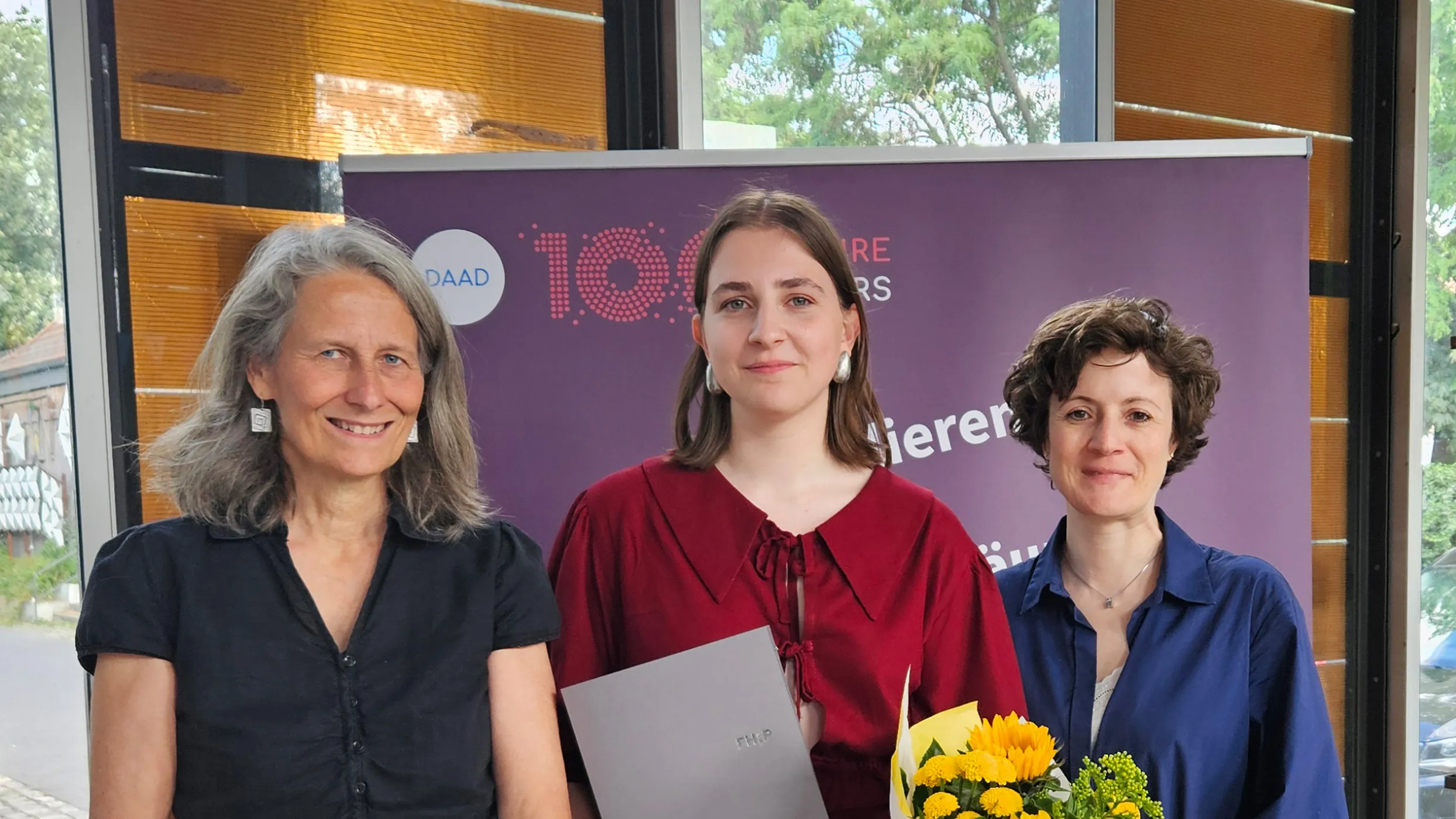 Portrait von Prof. Dr. Eva Schmitt-Rodermund, DAAD-Preisträgerin Sofia Chybisova und Prof. Dr. Julia Glesner