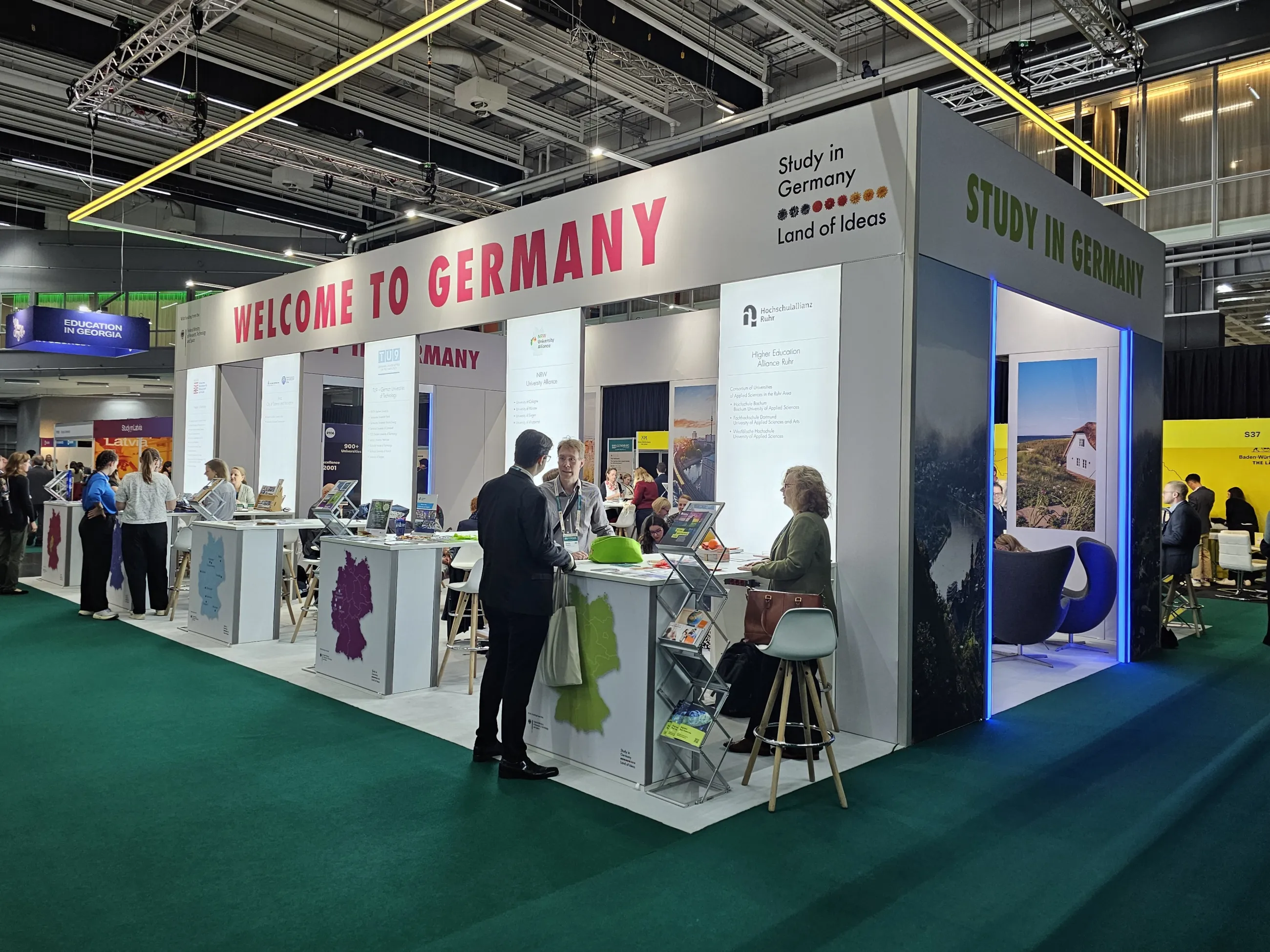 Messestand Menschen Am Deutschlandstand
