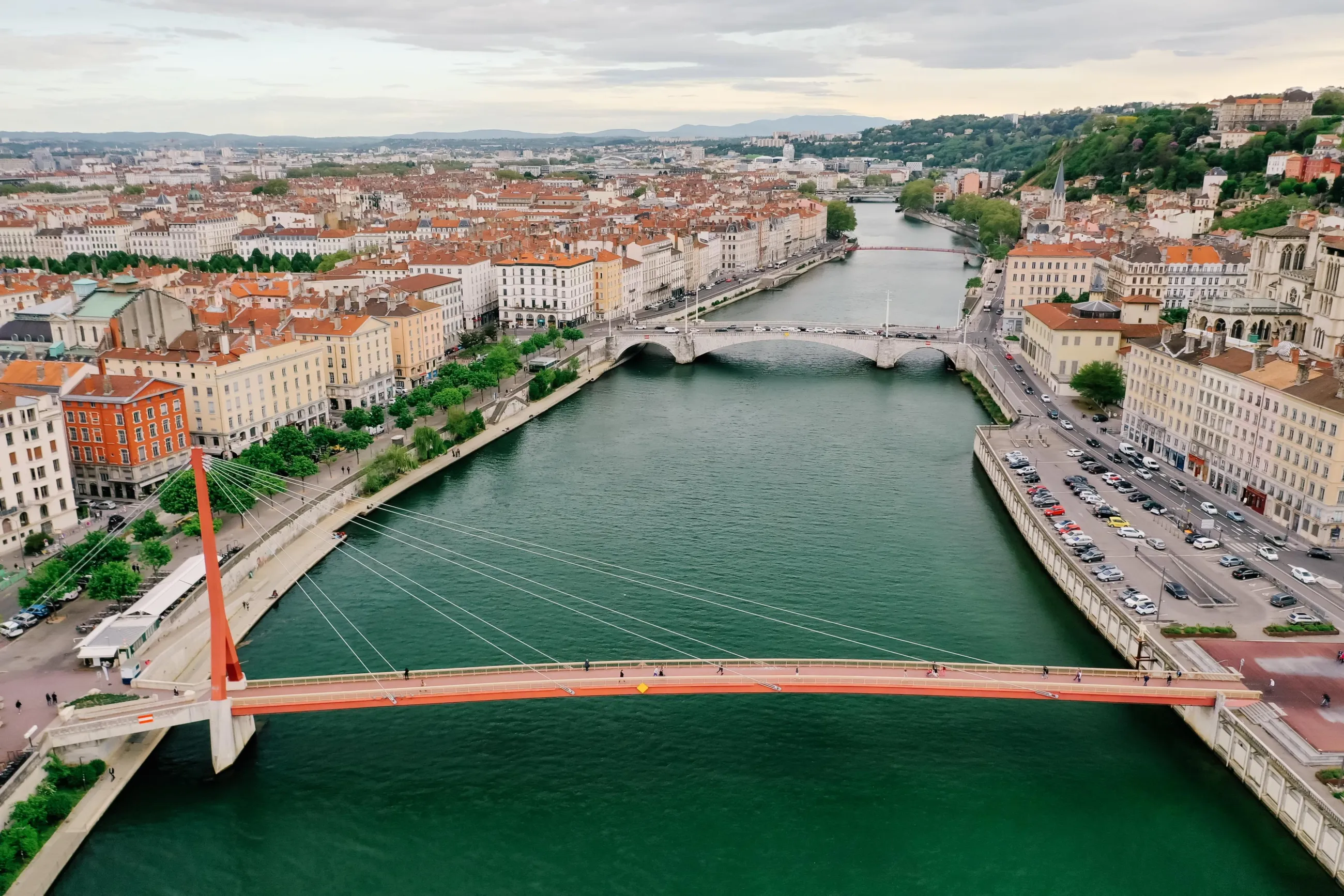 Blick von oben auf den Fluss von Lyon.