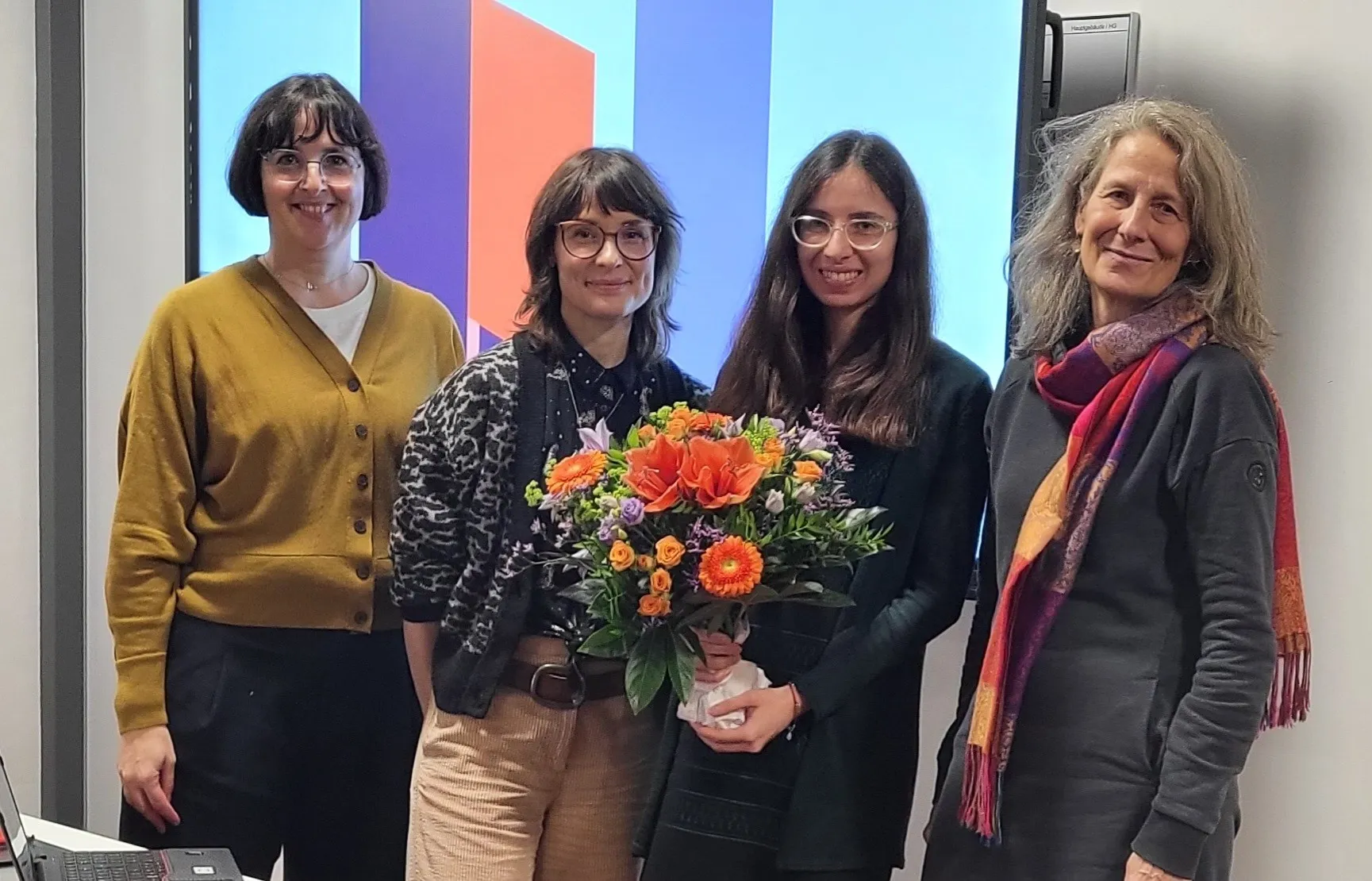 Preisträgerin mit Präsidentin bei der Preisverleihung des Genderpreises 2025