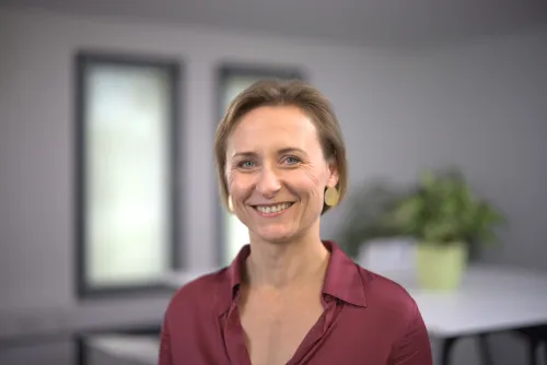 Portrait der Dozentin Jasmin Rocher