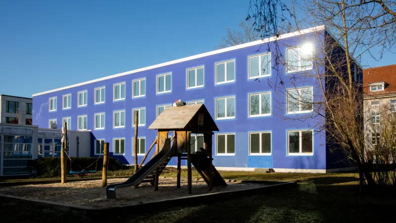 Ansicht des IBZ mit rennovierter Fassade 