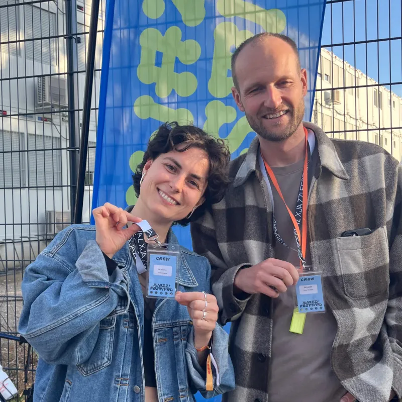Frontalbild Marlene und Mitarbeiter beim XJAZZ! Festival