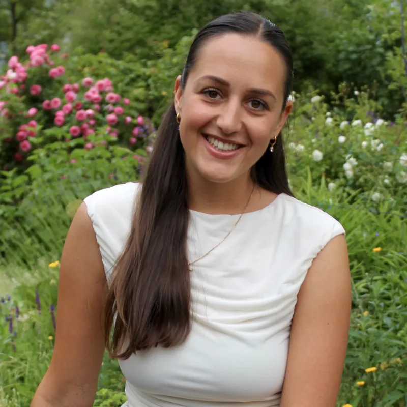 Leonie Niefünd, Studentin im Master Frühkindliche Bildungsforschung, auf dem Campus der FH Potsdam.