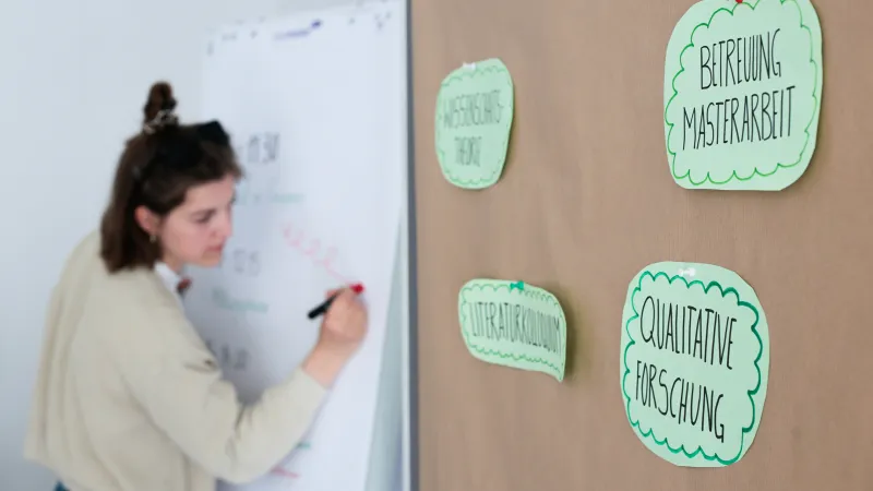 Studentin am Flipchart