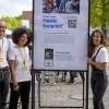 Maximilian Kaske, Sally Amin und Rozsa Simon (v.l.n.r.) von precycle stehen vor ihrem Plakat beim Potsdamer Tag der Wissenschaften 2022