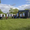 Blick auf das FHP Mobil beim Umweltfest 2022 im Volkspark Potsdam