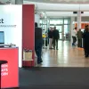 Der Eingangsbereich der Stadthalle Bielefeld, wo 2023 der deutsche Archivtag und die ARCHIVISTICA stattfinden.