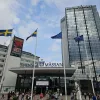 Eingang der EAIE mit schwedischen und europäischen Flaggen
