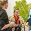 Prof. Dr. Ulrike Wuttke im Gespräch mit interessierten Besuchenden beim Potsdamer Tag der Wissenschaften 2026